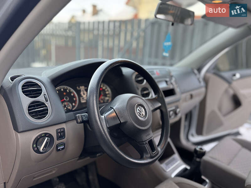 Внедорожник / Кроссовер Volkswagen Tiguan 2010 в Львове