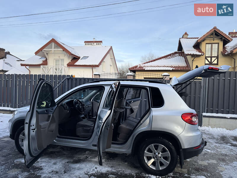 Внедорожник / Кроссовер Volkswagen Tiguan 2010 в Львове