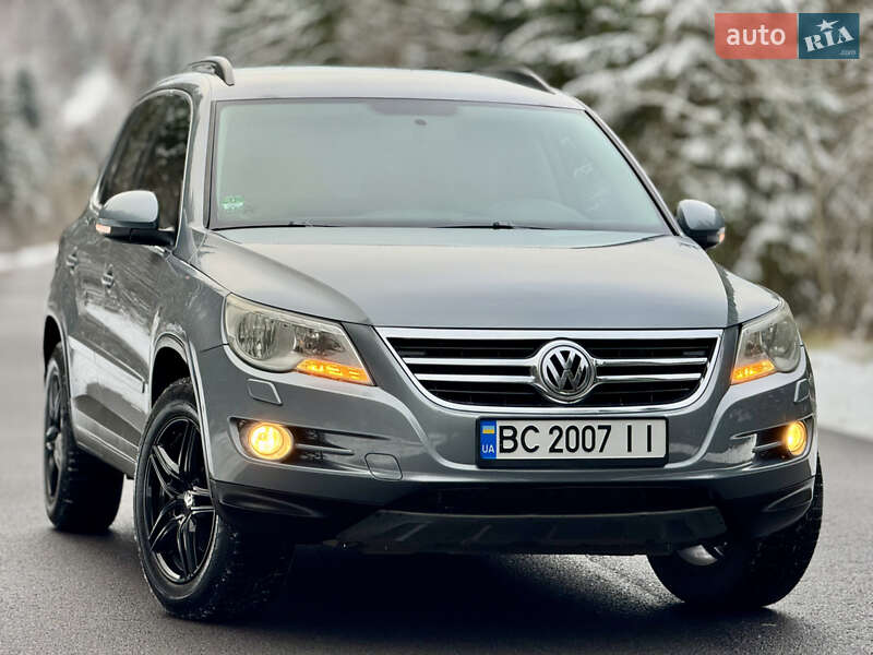 Внедорожник / Кроссовер Volkswagen Tiguan 2010 в Межгорье