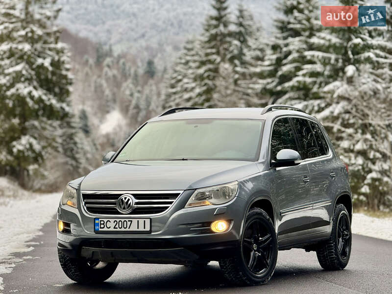 Внедорожник / Кроссовер Volkswagen Tiguan 2010 в Межгорье