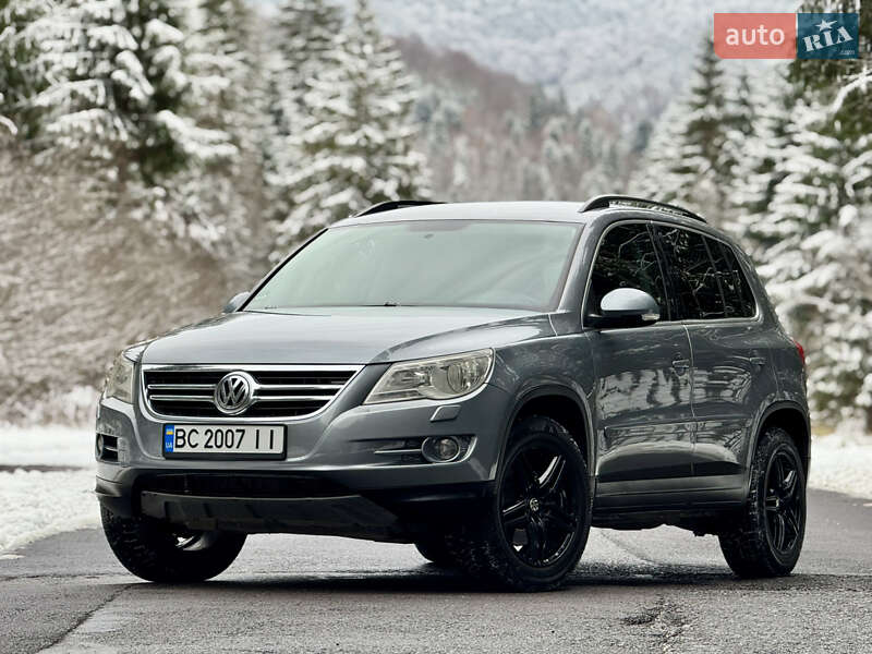 Внедорожник / Кроссовер Volkswagen Tiguan 2010 в Межгорье