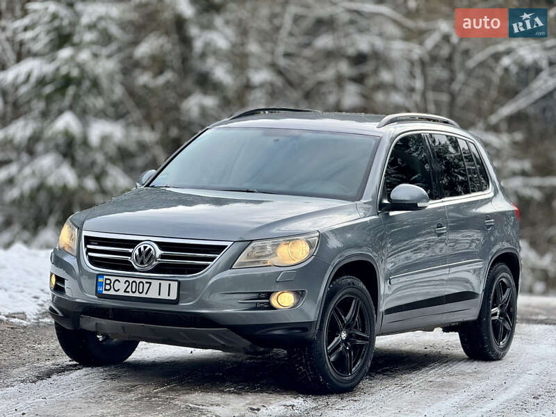 Внедорожник / Кроссовер Volkswagen Tiguan 2010 в Межгорье