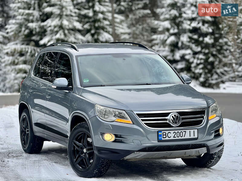 Внедорожник / Кроссовер Volkswagen Tiguan 2010 в Межгорье