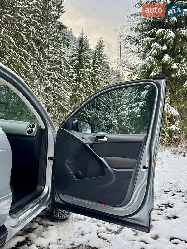 Внедорожник / Кроссовер Volkswagen Tiguan 2010 в Межгорье