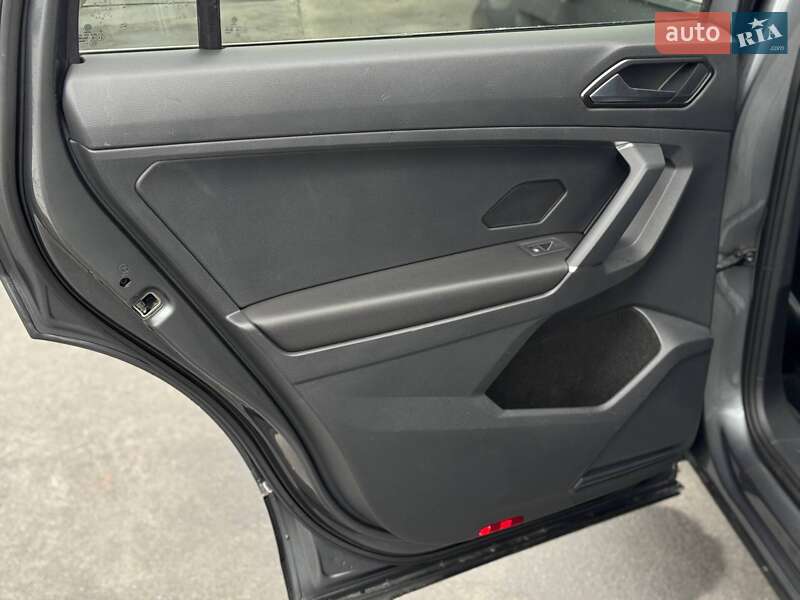 Внедорожник / Кроссовер Volkswagen Tiguan 2017 в Ровно