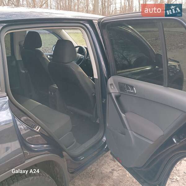 Внедорожник / Кроссовер Volkswagen Tiguan 2013 в Синельниково