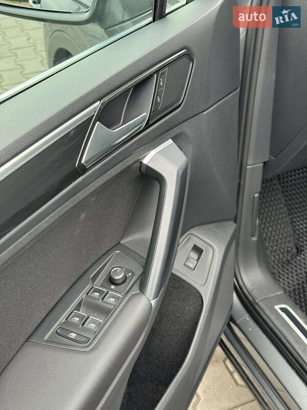 Внедорожник / Кроссовер Volkswagen Tiguan 2018 в Хмельницком