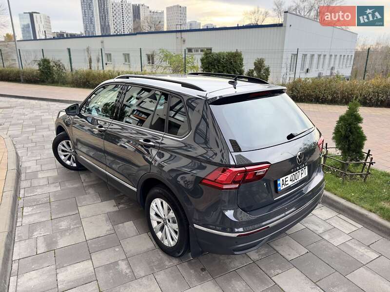 Внедорожник / Кроссовер Volkswagen Tiguan 2021 в Киеве