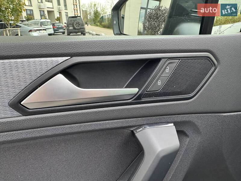 Внедорожник / Кроссовер Volkswagen Tiguan 2021 в Киеве