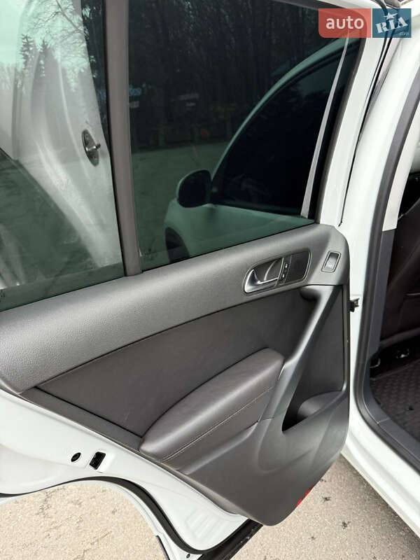 Внедорожник / Кроссовер Volkswagen Tiguan 2015 в Хмельнике