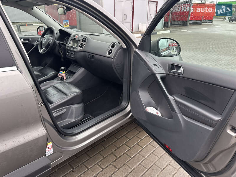 Позашляховик / Кросовер Volkswagen Tiguan 2011 в Києві
