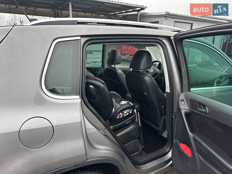 Позашляховик / Кросовер Volkswagen Tiguan 2011 в Києві