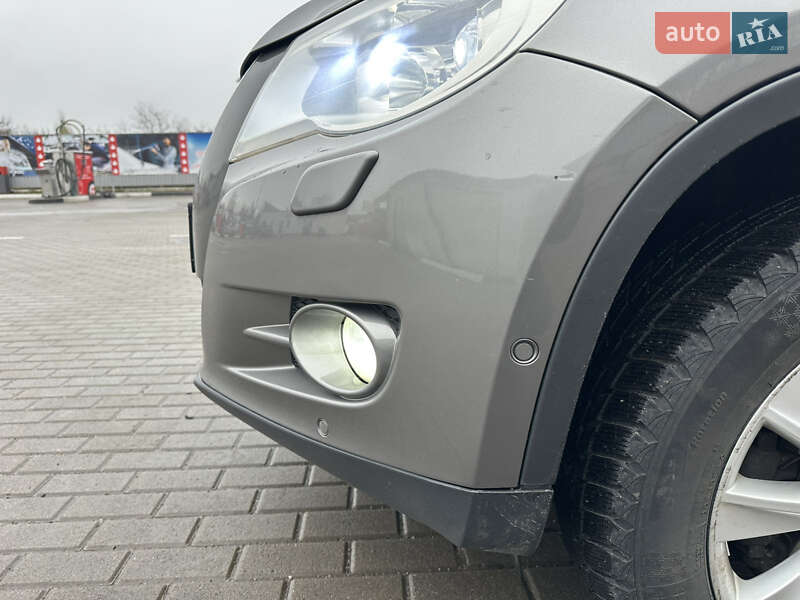 Позашляховик / Кросовер Volkswagen Tiguan 2011 в Києві