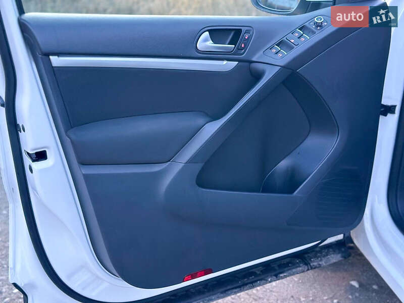 Внедорожник / Кроссовер Volkswagen Tiguan 2011 в Днепре