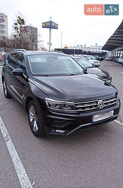 Внедорожник / Кроссовер Volkswagen Tiguan 2017 в Львове