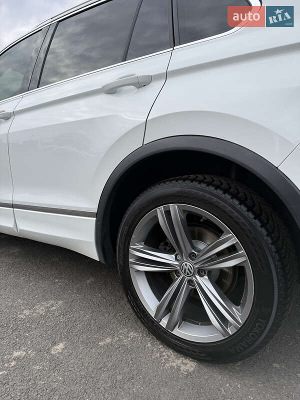 Внедорожник / Кроссовер Volkswagen Tiguan 2017 в Мукачево