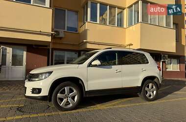 Позашляховик / Кросовер Volkswagen Tiguan 2015 в Києві
