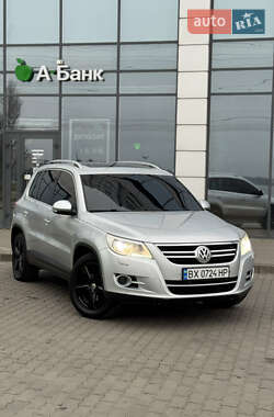 Внедорожник / Кроссовер Volkswagen Tiguan 2010 в Хмельницком