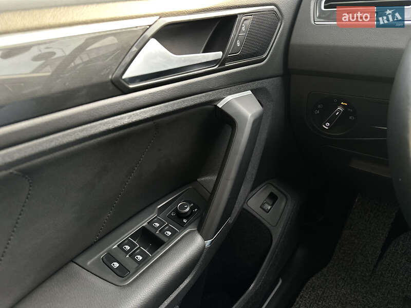 Внедорожник / Кроссовер Volkswagen Tiguan 2018 в Львове