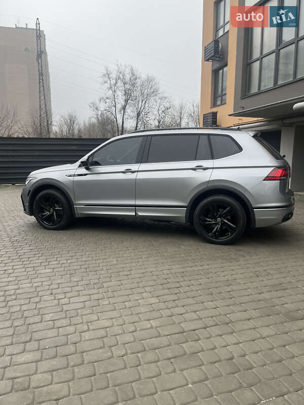 Внедорожник / Кроссовер Volkswagen Tiguan 2022 в Днепре