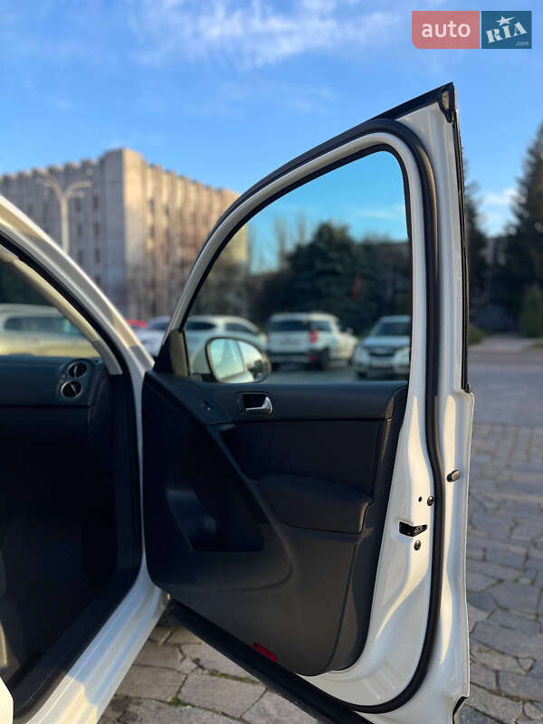 Внедорожник / Кроссовер Volkswagen Tiguan 2015 в Кременчуге