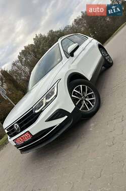 Позашляховик / Кросовер Volkswagen Tiguan 2021 в Бродах