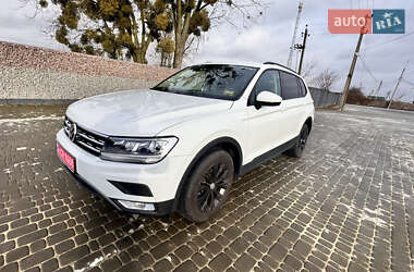 Внедорожник / Кроссовер Volkswagen Tiguan 2017 в Житомире
