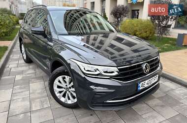 Внедорожник / Кроссовер Volkswagen Tiguan 2021 в Киеве