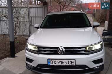 Внедорожник / Кроссовер Volkswagen Tiguan 2017 в Каменец-Подольском
