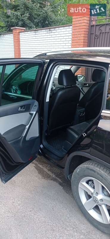 Внедорожник / Кроссовер Volkswagen Tiguan 2007 в Иршанске