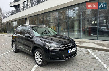 Внедорожник / Кроссовер Volkswagen Tiguan 2017 в Ровно