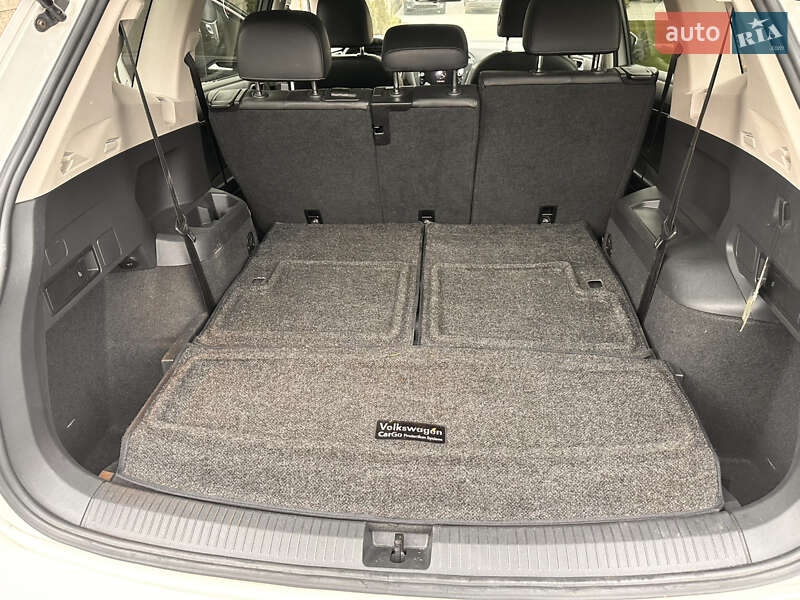 Внедорожник / Кроссовер Volkswagen Tiguan 2018 в Львове