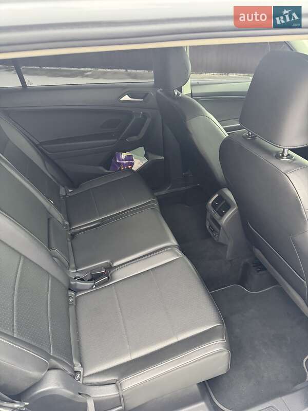 Внедорожник / Кроссовер Volkswagen Tiguan 2018 в Новом Роздоле