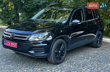 Внедорожник / Кроссовер Volkswagen Tiguan 2015 в Черновцах