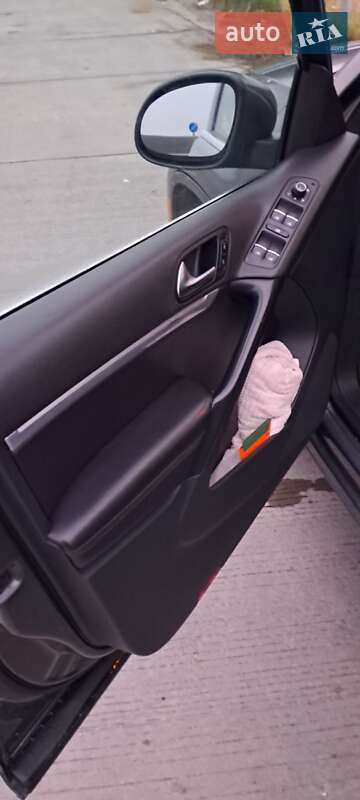 Внедорожник / Кроссовер Volkswagen Tiguan 2016 в Кобеляках