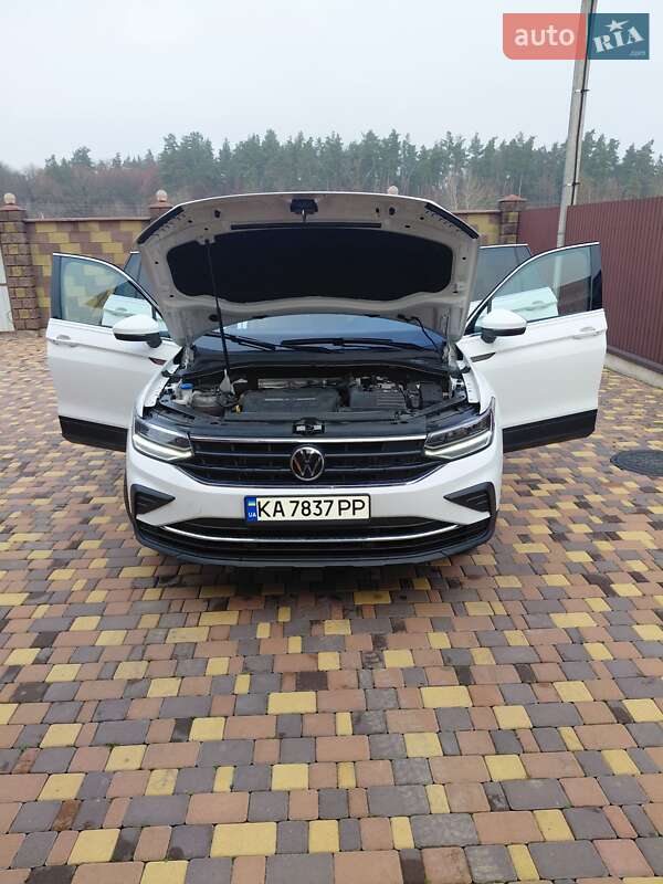 Позашляховик / Кросовер Volkswagen Tiguan 2024 в Києві