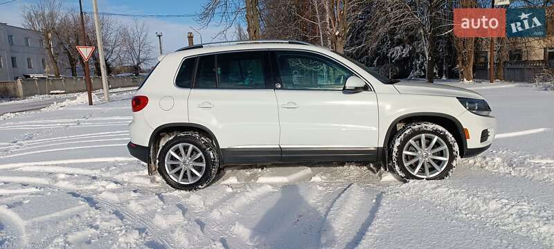 Внедорожник / Кроссовер Volkswagen Tiguan 2016 в Желтых Водах