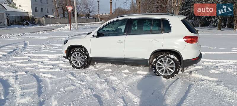 Внедорожник / Кроссовер Volkswagen Tiguan 2016 в Желтых Водах