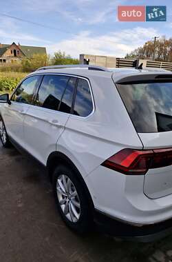 Внедорожник / Кроссовер Volkswagen Tiguan 2017 в Хмельницком