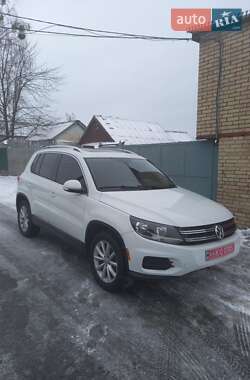 Внедорожник / Кроссовер Volkswagen Tiguan 2016 в Буче