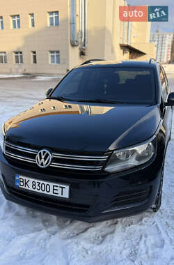 Внедорожник / Кроссовер Volkswagen Tiguan 2015 в Ровно