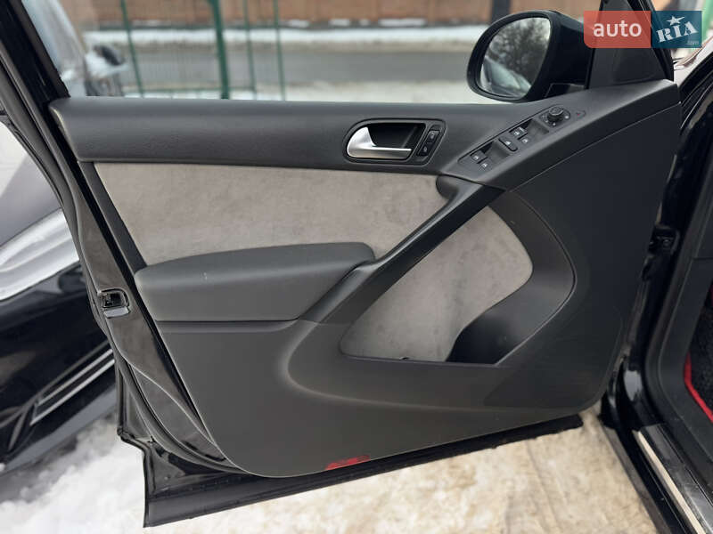 Внедорожник / Кроссовер Volkswagen Tiguan 2016 в Бердичеве