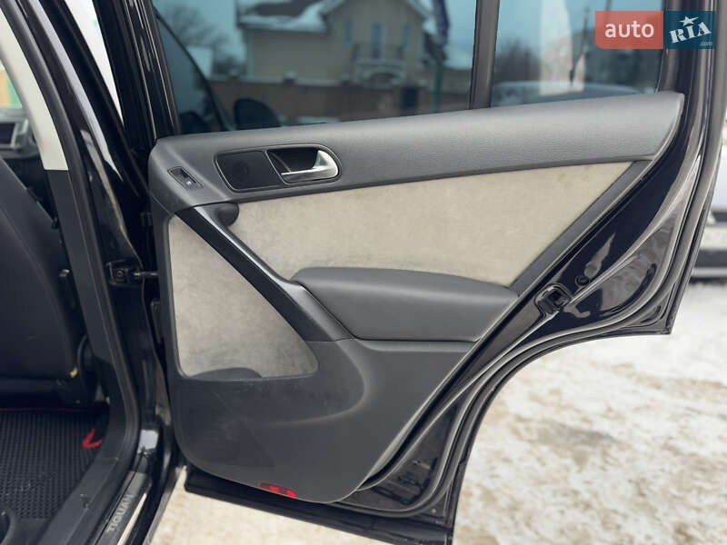 Внедорожник / Кроссовер Volkswagen Tiguan 2016 в Бердичеве