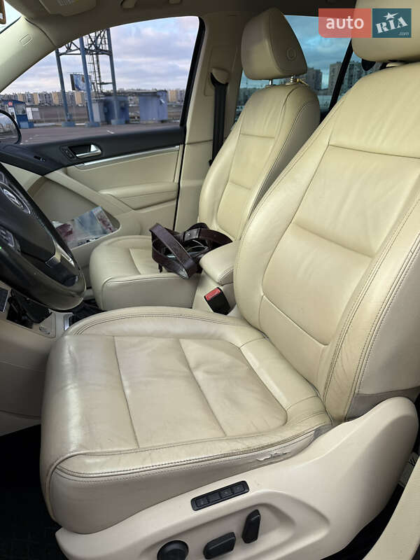 Внедорожник / Кроссовер Volkswagen Tiguan 2011 в Одессе