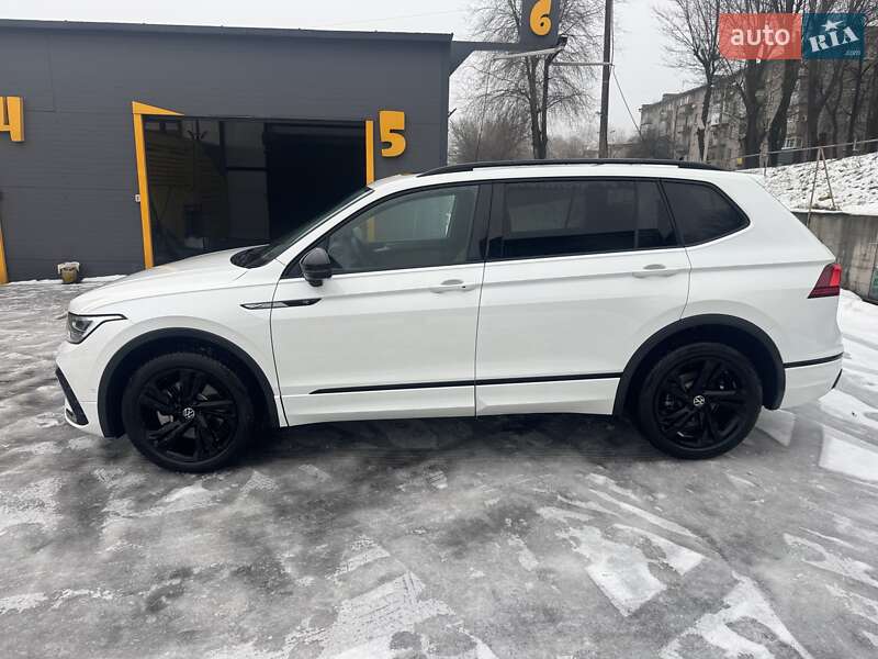 Внедорожник / Кроссовер Volkswagen Tiguan 2023 в Каменском