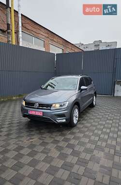 Внедорожник / Кроссовер Volkswagen Tiguan 2019 в Хмельницком
