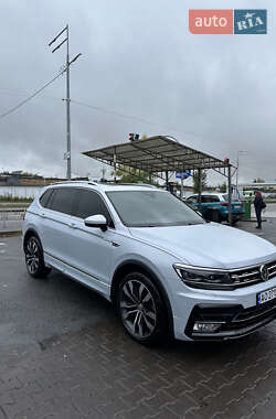 Внедорожник / Кроссовер Volkswagen Tiguan 2018 в Киеве