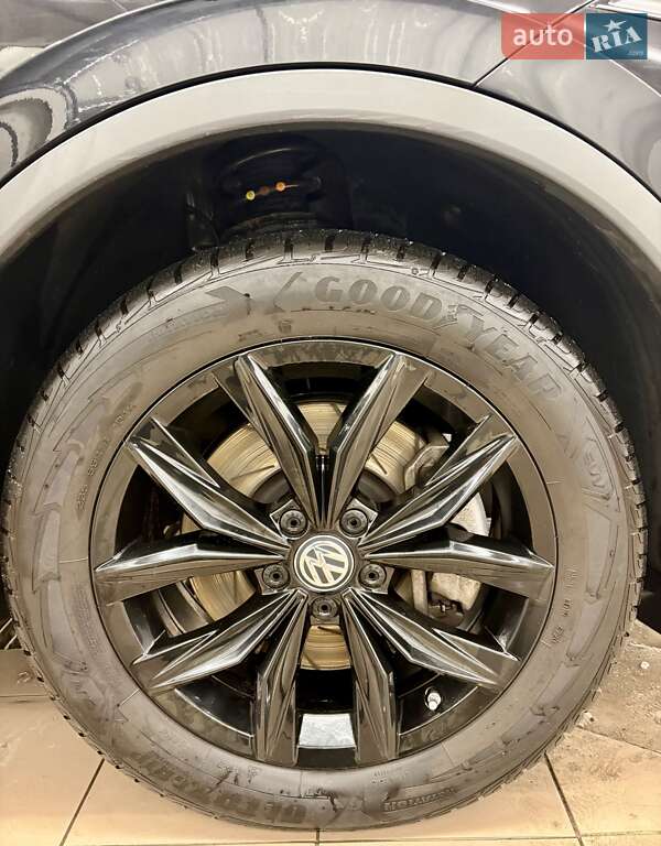 Внедорожник / Кроссовер Volkswagen Tiguan 2021 в Киеве