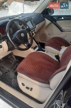 Внедорожник / Кроссовер Volkswagen Tiguan 2008 в Гоще