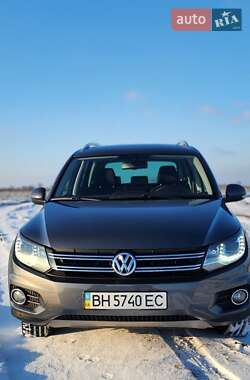 Внедорожник / Кроссовер Volkswagen Tiguan 2012 в Черноморске